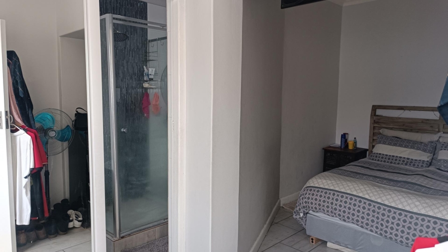 2 Bedroom Property for Sale in Zonnebloem Western Cape
